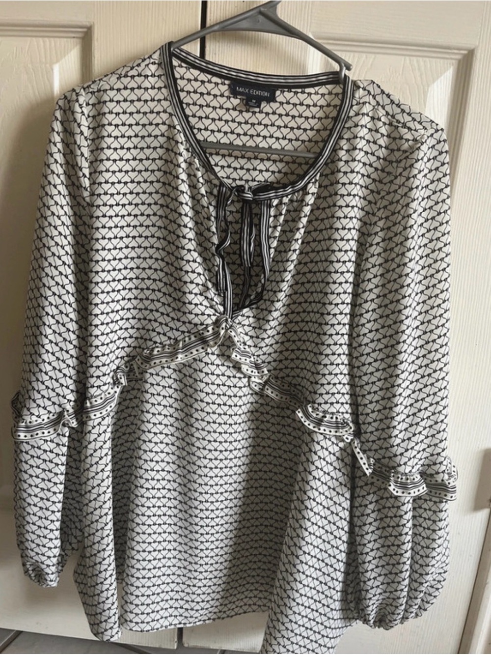Max Edition Black & White Geometric Tie-Neck Blouse